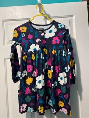 Hanna Andersson girls navy long sleeved floral dresses. Sz 5 NWOT
Size 5